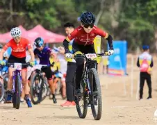 球友会网站 -关于自行车淘汰赛掀起高潮,滇池白虎队强势反弹燕赵天狼队,高压逼抢奏功——防线高度稳定的信息